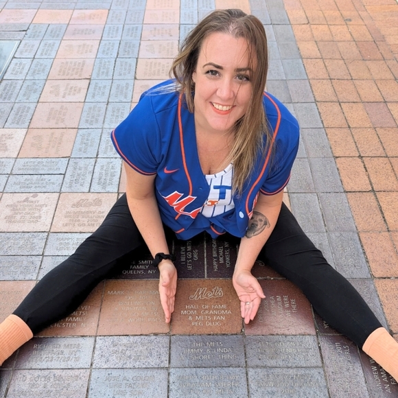 Meet your Posher, Olivia - Picture 2 of 3